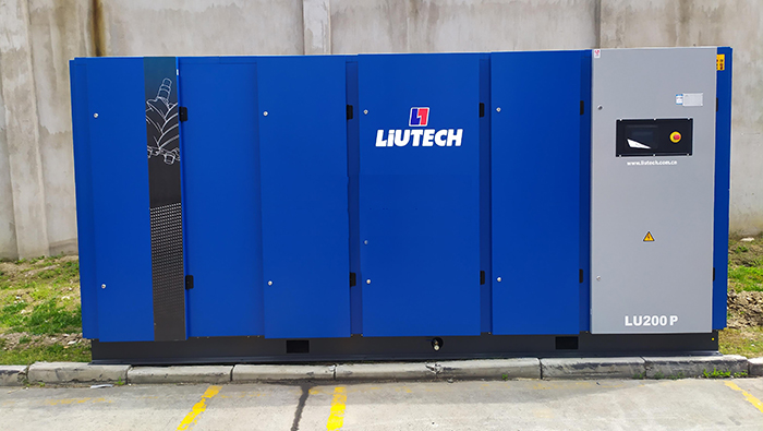 LU200P型柳泰克螺桿空壓機(jī)200KW現(xiàn)場(chǎng)安裝
