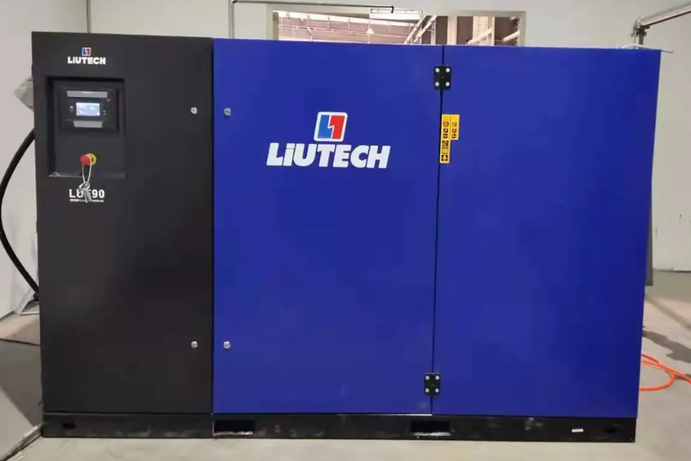 LUF90柳泰克無油螺桿式空壓機90KW安裝